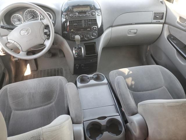 2004 Toyota Sienna CE