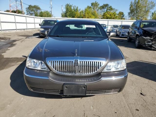 2004 Lincoln Town Car Executive