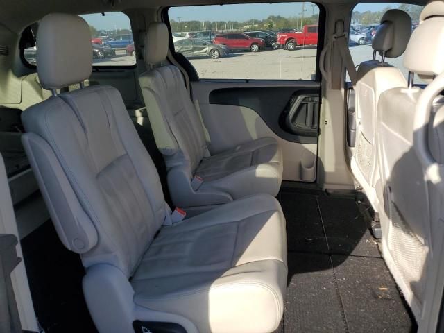 2013 Chrysler Town & Country Touring L