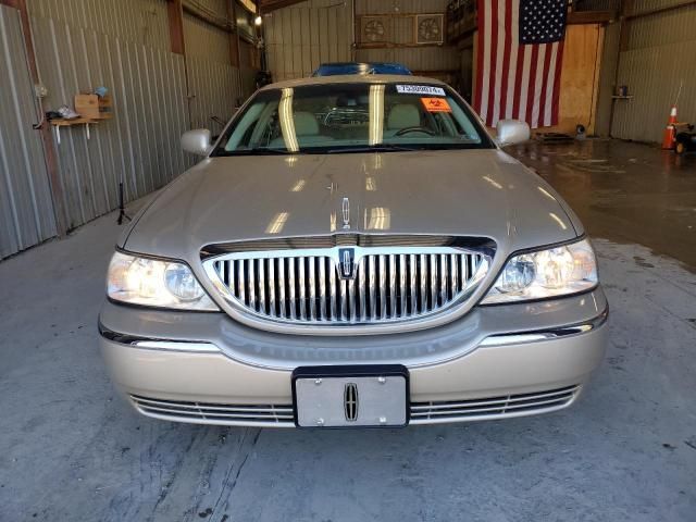 2006 Lincoln Town Car Signature Limited