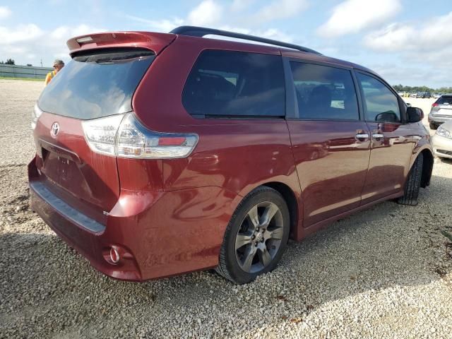 2015 Toyota Sienna Sport