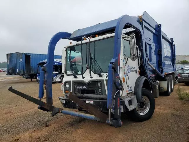 2017 Mack 600 MRU600