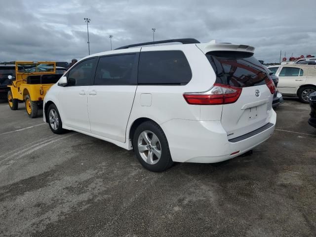 2018 Toyota Sienna LE