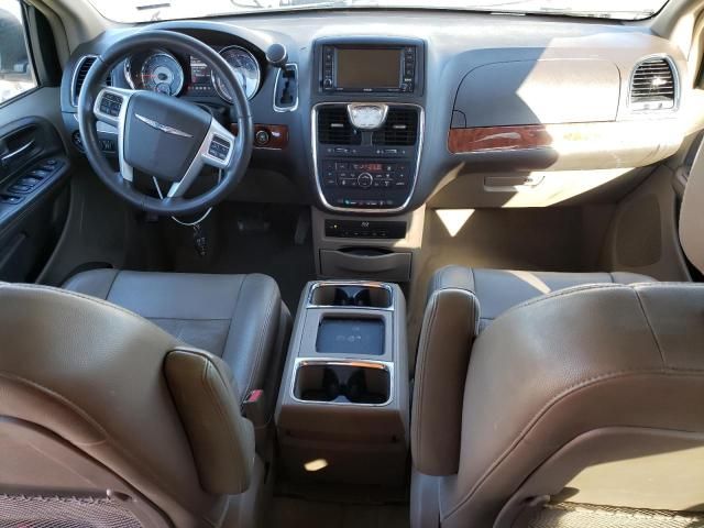 2014 Chrysler Town & Country Touring L