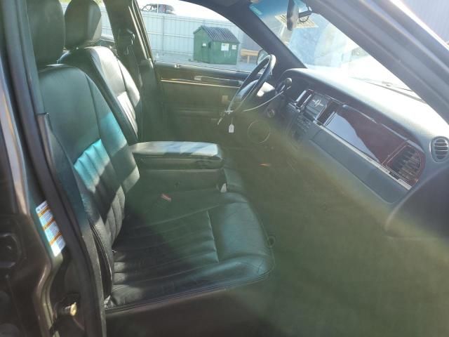 2004 Lincoln Town Car Executive