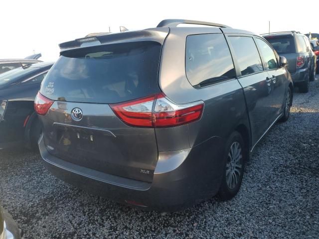 2018 Toyota Sienna XLE