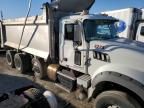 2011 Mack 700 GU700