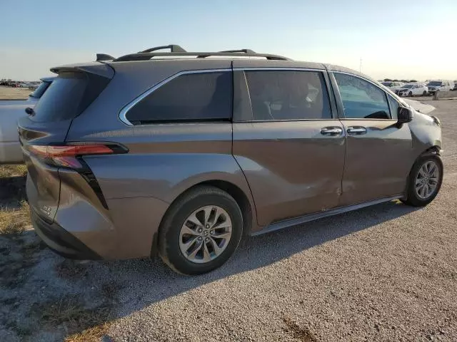 2022 Toyota Sienna XLE