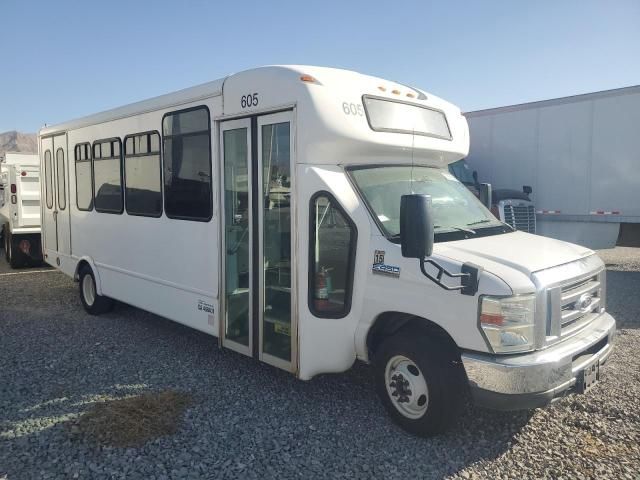 2016 Ford Econoline E450 Super Duty Cutaway Van