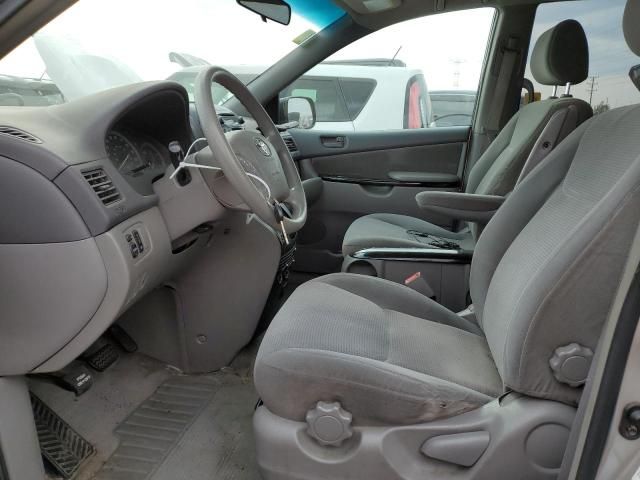 2004 Toyota Sienna CE