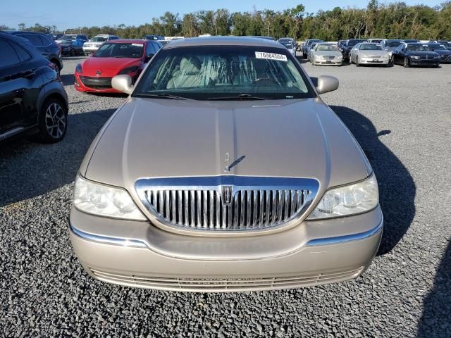 2006 Lincoln Town Car Signature Limited