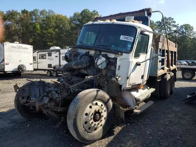 2000 Mack 600 CH600