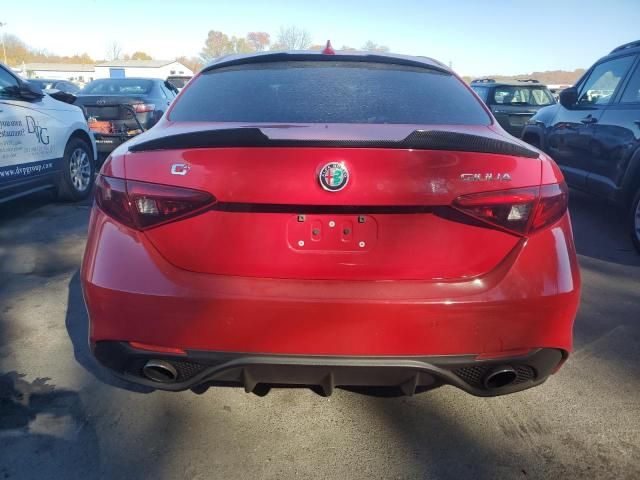 2018 Alfa Romeo Giulia Q4