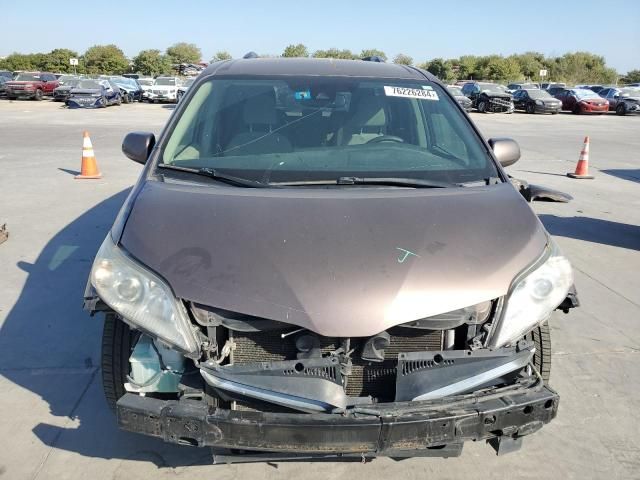 2019 Toyota Sienna LE