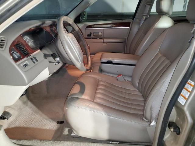 2004 Lincoln Town Car Executive