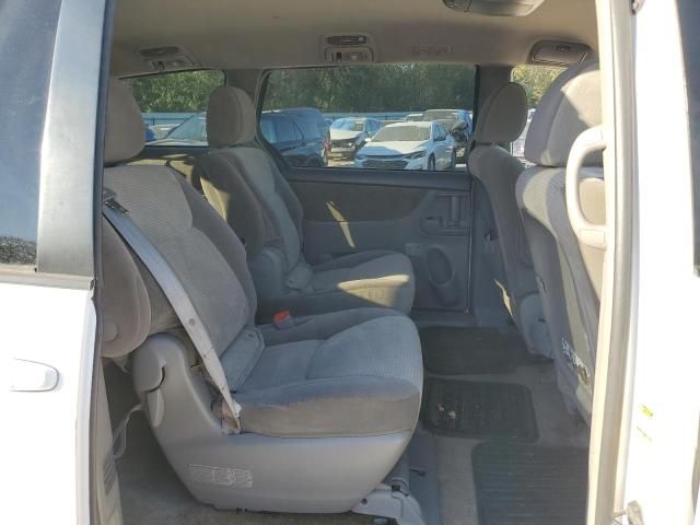 2010 Toyota Sienna CE