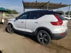 2022 Volvo XC40 T5 R-Design