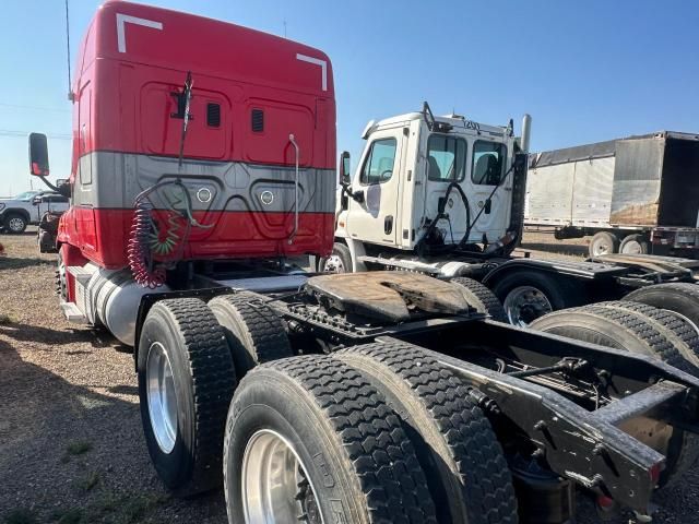 2011 Freightliner Cascadia 113