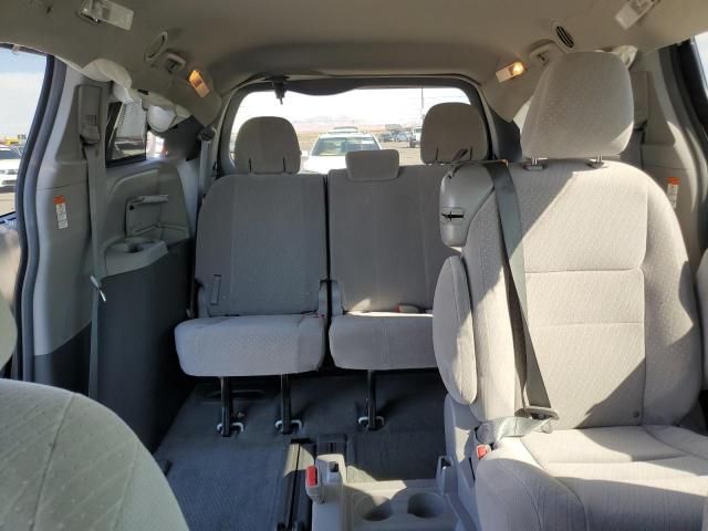 2018 Toyota Sienna LE