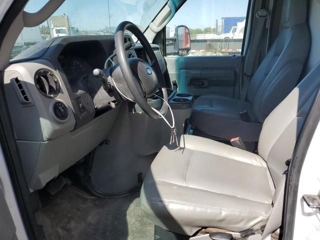 2009 Ford Econoline E350 Super Duty Cutaway Van