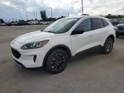 Carros dañados por inundaciones a la venta en subasta: 2022 Ford Escape SE