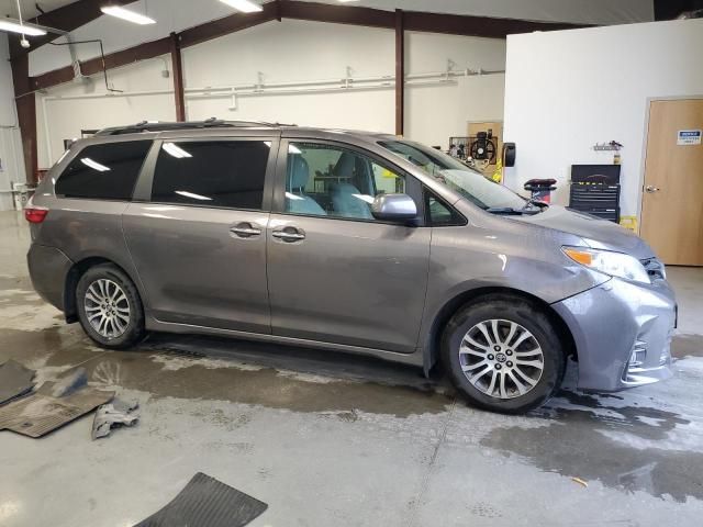 2020 Toyota Sienna XLE