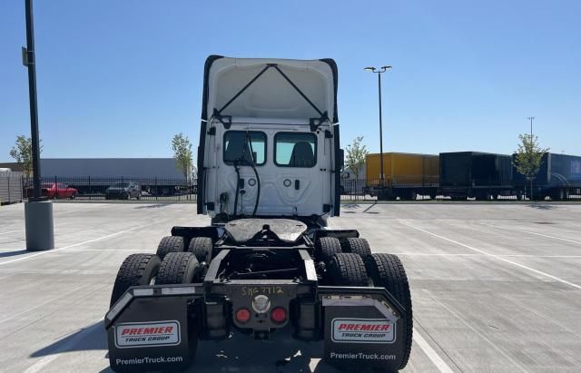 2019 Freightliner Cascadia 116