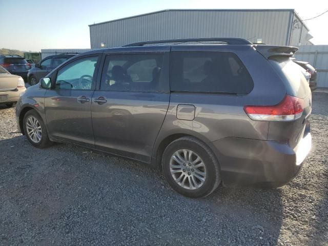 2013 Toyota Sienna XLE