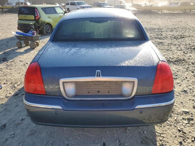 2005 Lincoln Town Car Signature Limited