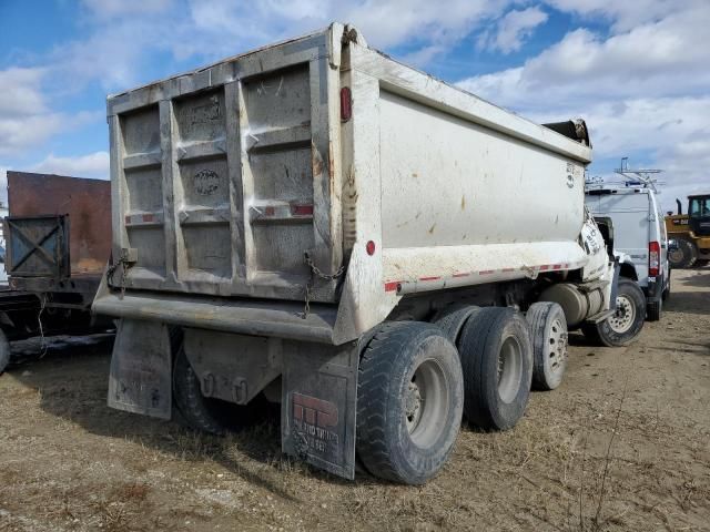 2004 Freightliner Medium Conventional FL112