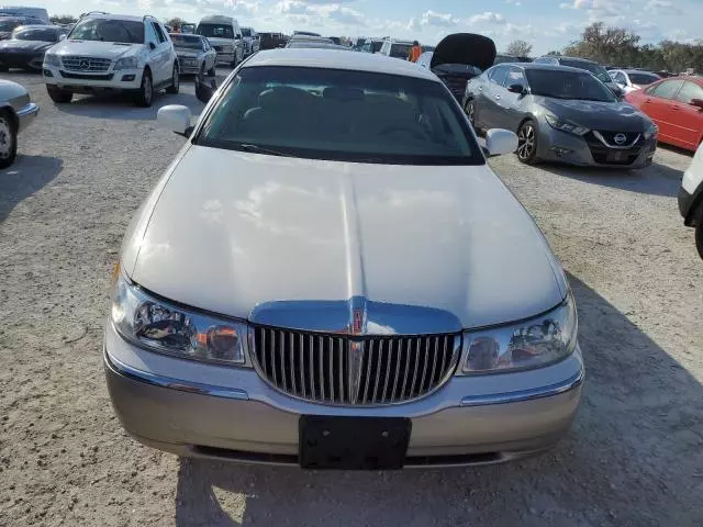 2001 Lincoln Town Car Signature