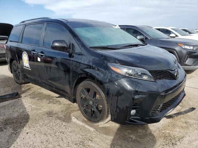 2020 Toyota Sienna SE