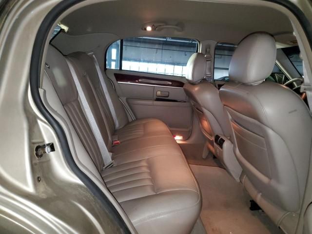 2004 Lincoln Town Car Executive