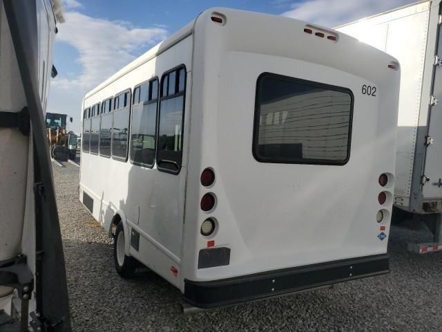 2016 Ford Econoline E450 Super Duty Cutaway Van