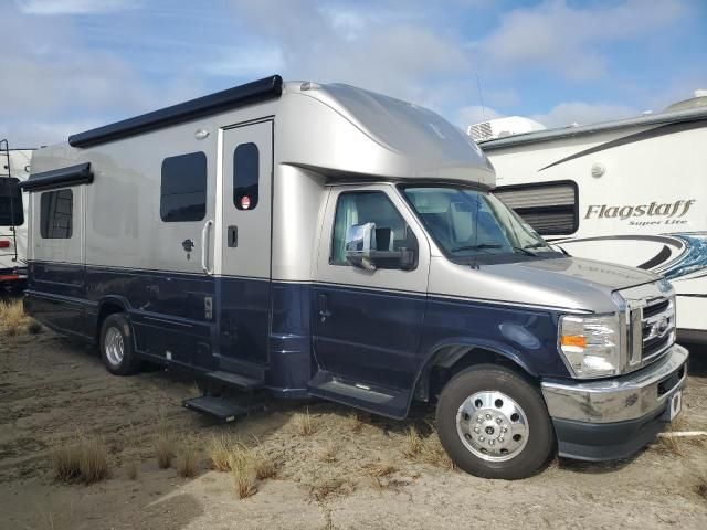 2022 Ford Econoline E450 Super Duty Cutaway Van