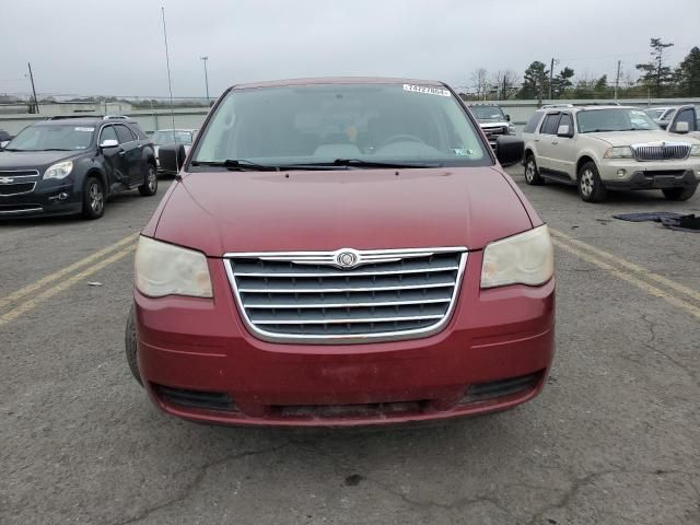 2010 Chrysler Town & Country LX