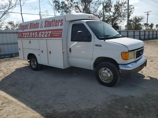 2004 Ford Econoline E350 Super Duty Cutaway Van