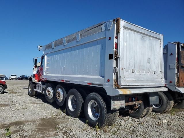 2015 Mack 700 GU700