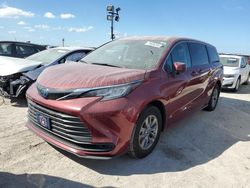 Carros dañados por inundaciones a la venta en subasta: 2022 Toyota Sienna LE