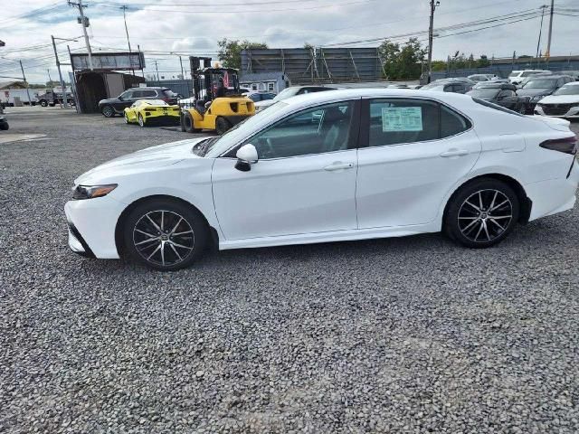 2022 Toyota Camry SE