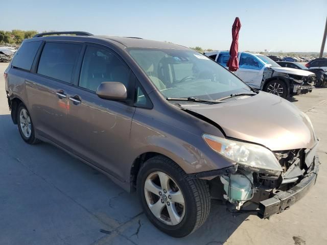 2019 Toyota Sienna LE