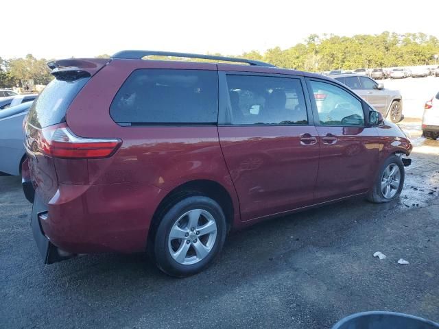 2017 Toyota Sienna LE