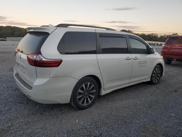 2020 Toyota Sienna XLE