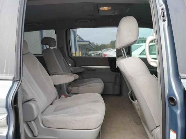 2007 Hyundai Entourage GLS