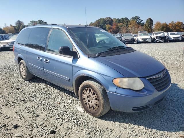 2007 Chrysler Town & Country LX