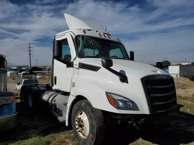 2021 Freightliner Cascadia 126