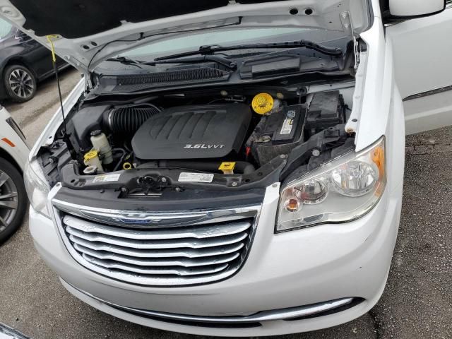 2016 Chrysler Town & Country Touring