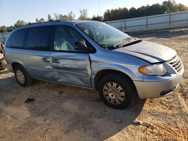 2005 Chrysler Town & Country LX