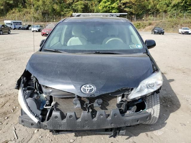 2013 Toyota Sienna LE