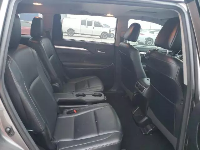 2018 Toyota Highlander SE